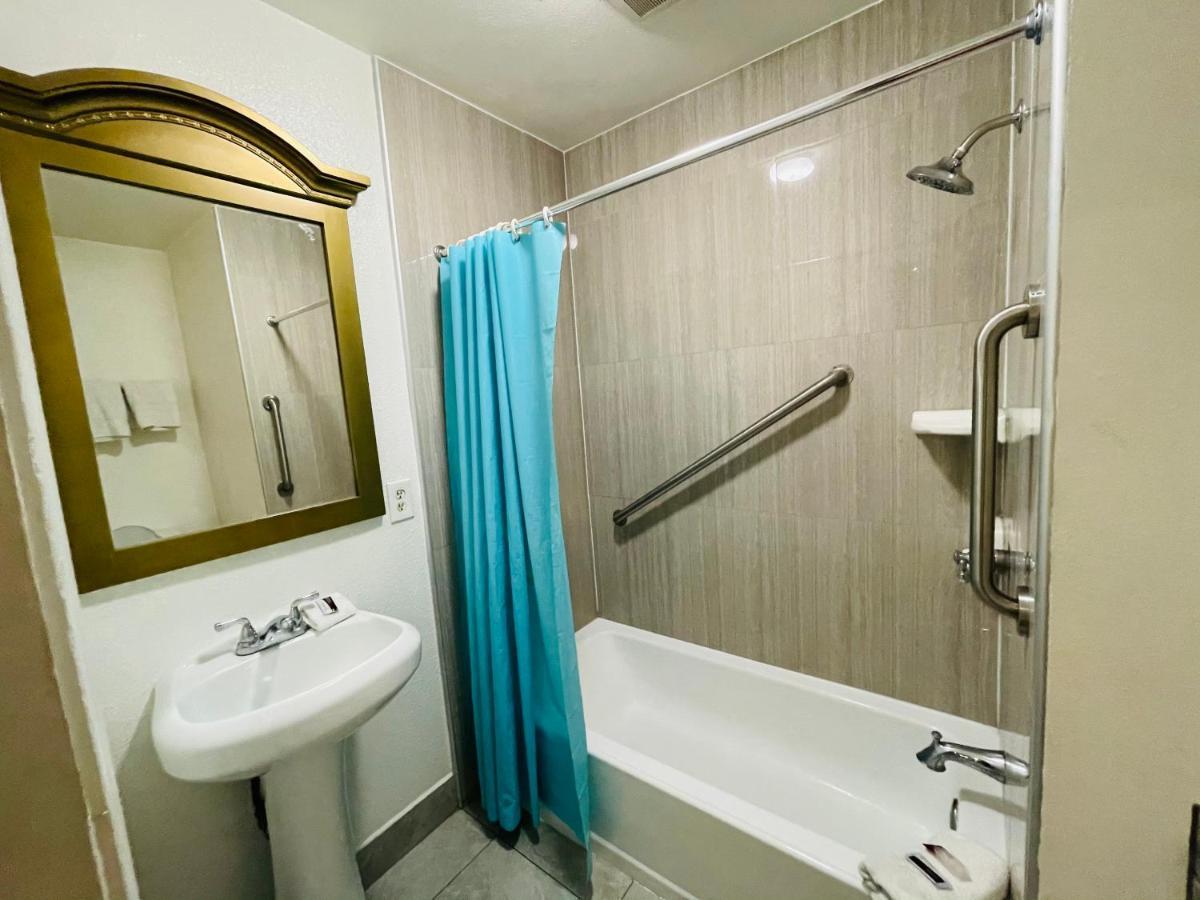 Casa Blanca Inn & Suites 위티어 외부 사진