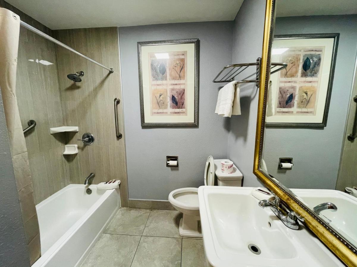 Casa Blanca Inn & Suites 위티어 외부 사진